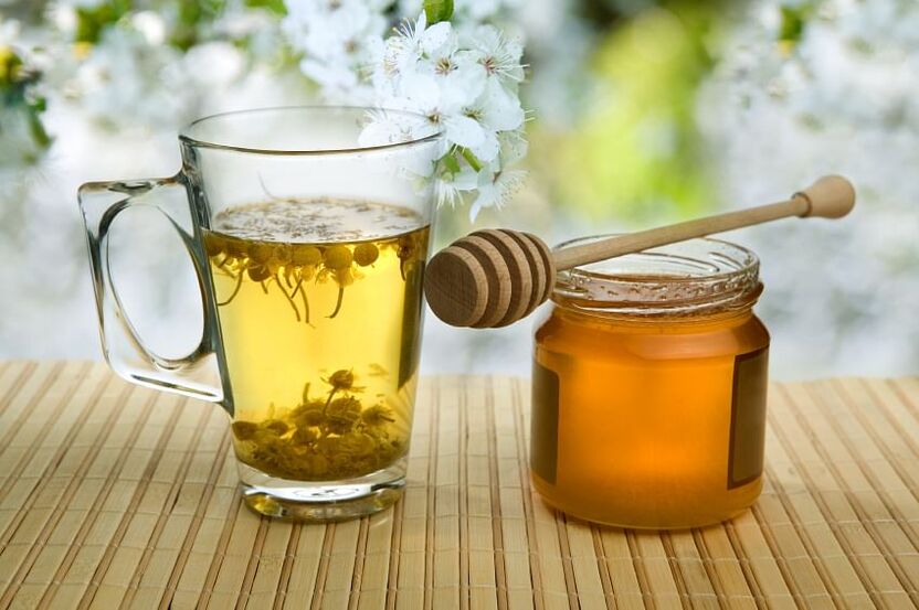 bylinkový čaj s medom na parazity